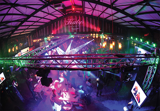 SHOWING-OFF-SEXY-SINGLES-IN-THEIR-BEST-LIGHT