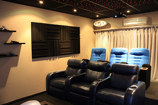 TEST-DRIVE THE HOME THEATRE ROOM AT CRESTRON HOUSE